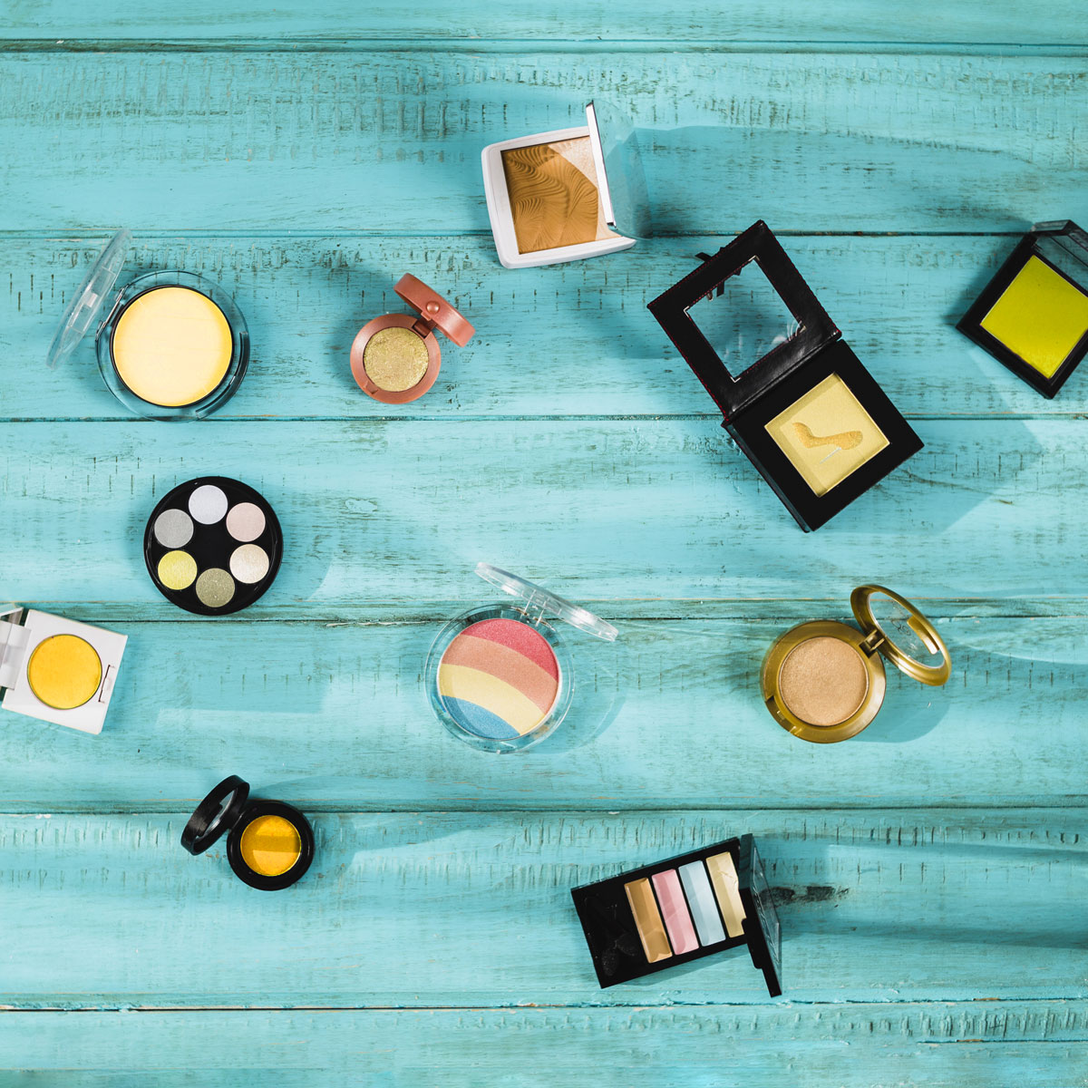 Makeup giallo: quando il trucco strizza l'occhio al sole