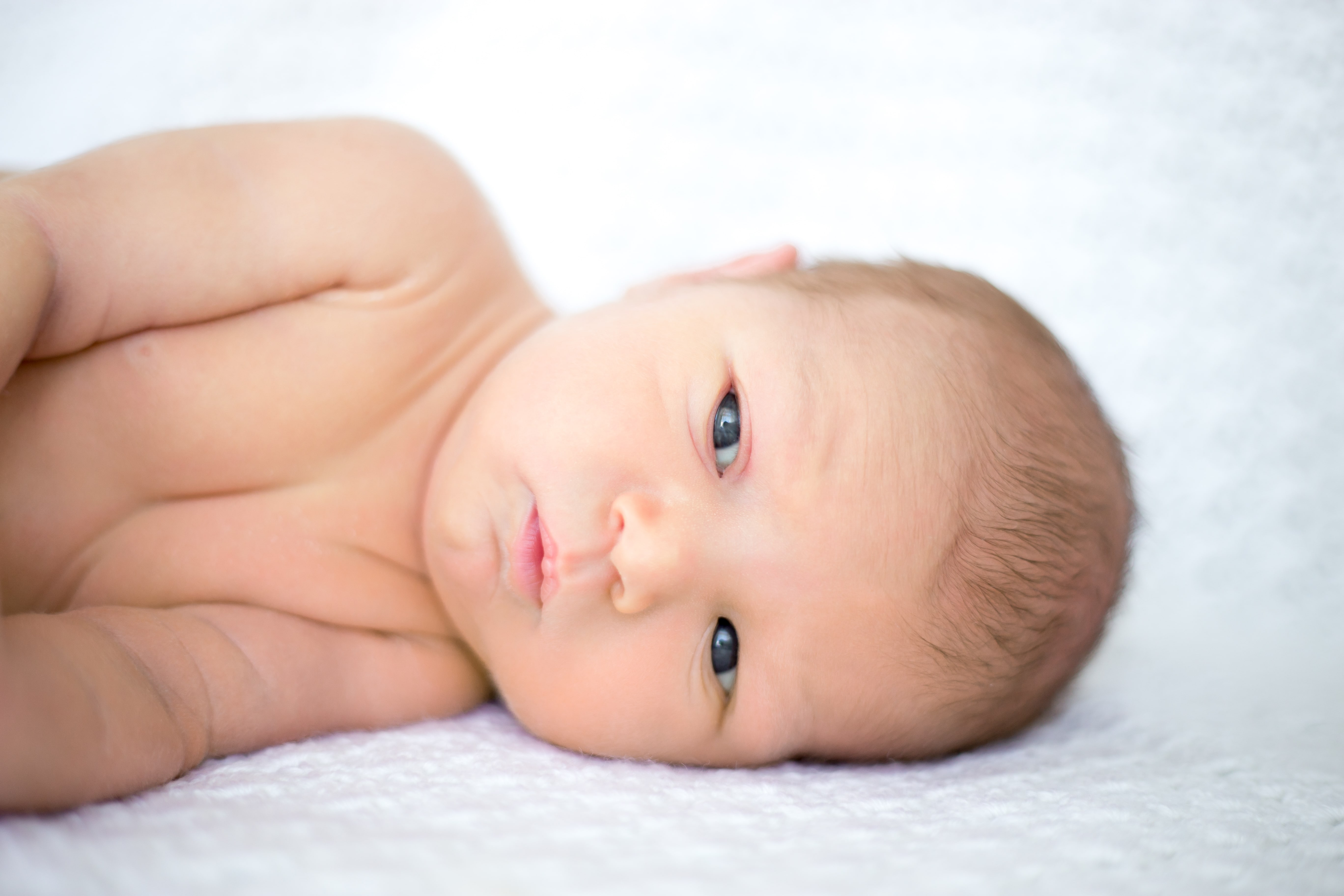 Cosa pensa un bimbo quando nasce? Il momento del parto raccontato da un neonato.