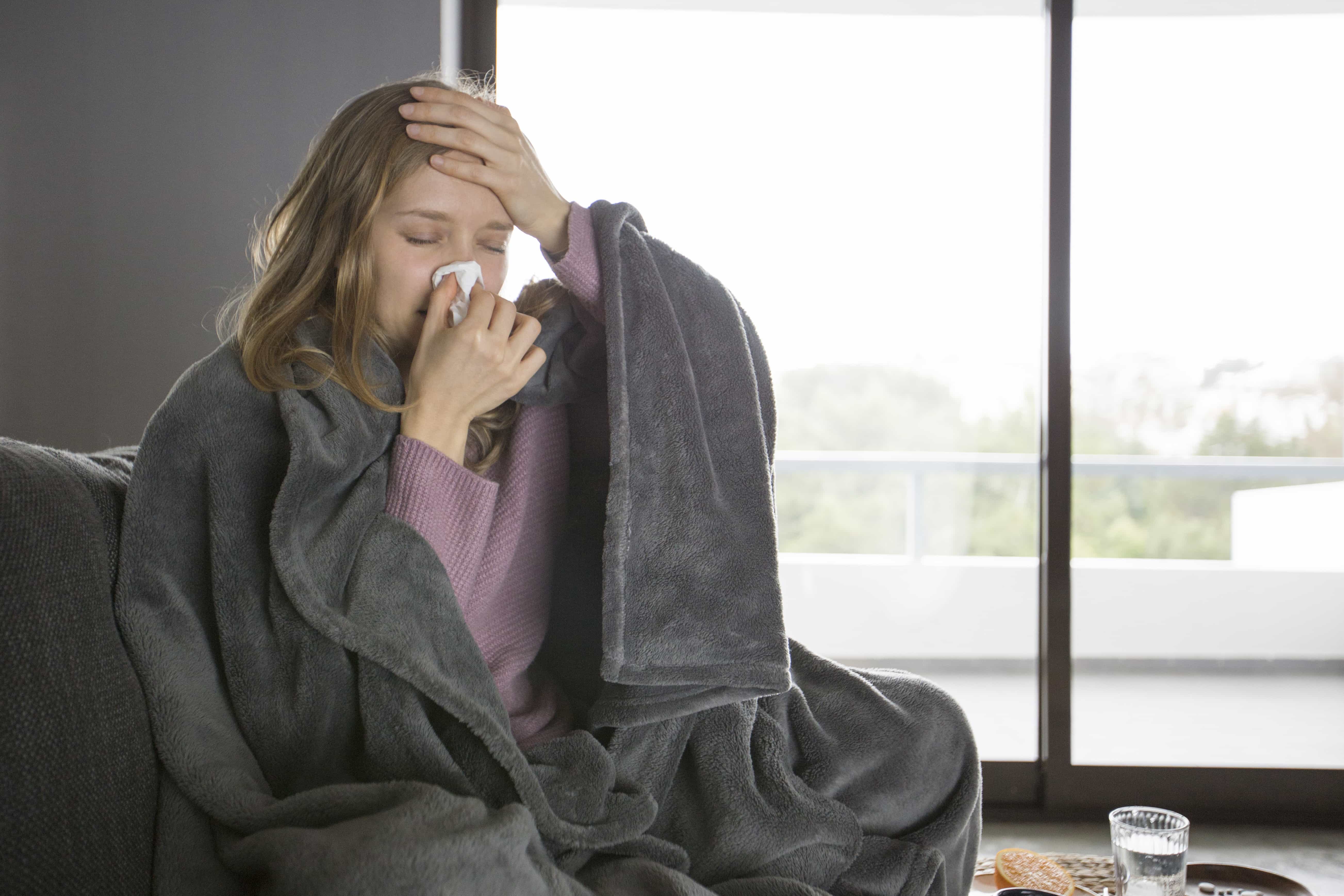 Come si trasmette l'influenza? Il contagio spiegato passo dopo passo